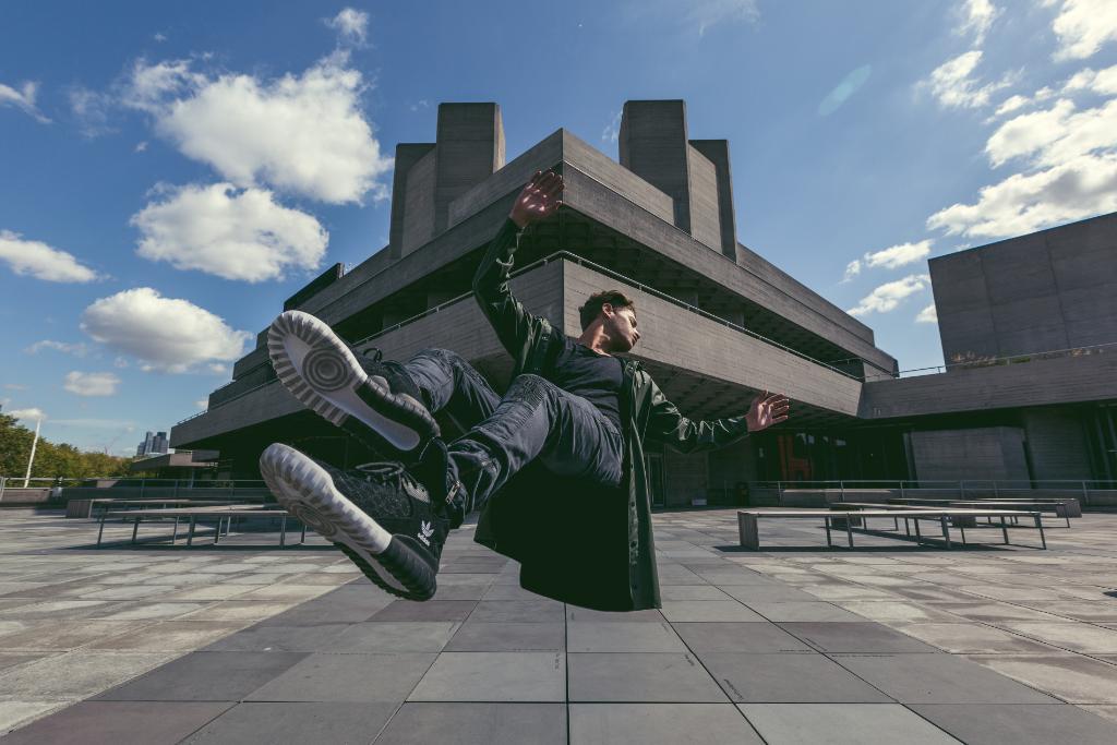 adidasoriginals's tweet photo. Re-write what you know. Tubular X by London’s @theboygeniuz #tubular http://t.co/xwSmmXURPr http://t.co/Jgvi3gw6Xm