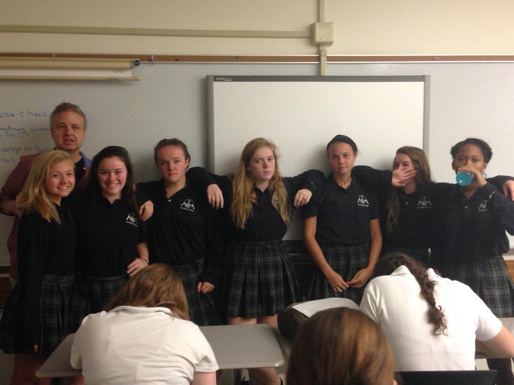 nerinxhall_2016's tweet photo. Senior Polos are in! If you have a problem with your order, please see Laurentius ASAP! http://t.co/Rj4Wd35hz9