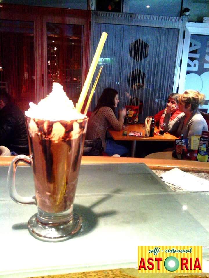 AstoriaBor's tweet photo. Milk - SHAKE, choko-plazma. Mesto dobrog ukusa. #AstoriaBor @NesaAstoria http://t.co/onHjzkdX9S
