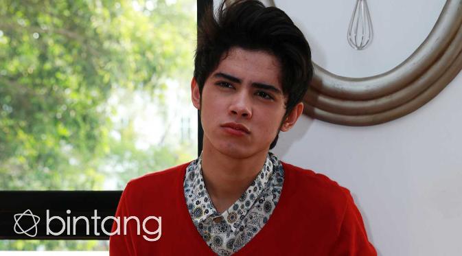 echaecha131's tweet photo. "@bintangcomID: The Overtunes Sebut Aliando Sebagai Ikon Pop Masa Kini http://t.co/kcwHCpMbI9 http://t.co/g8MZAcgnUE"