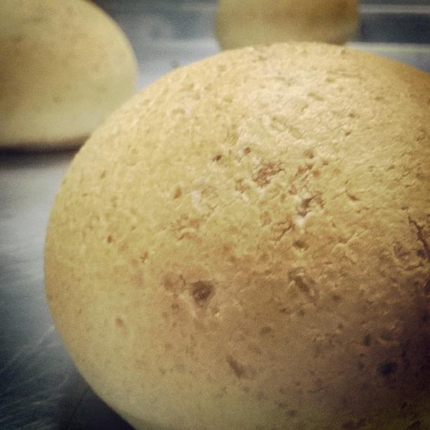 DeliPan_2001's tweet photo. Delicioso pan de bono en @DeliPan, que esperas para probarlo. http://t.co/E9scgctoMT