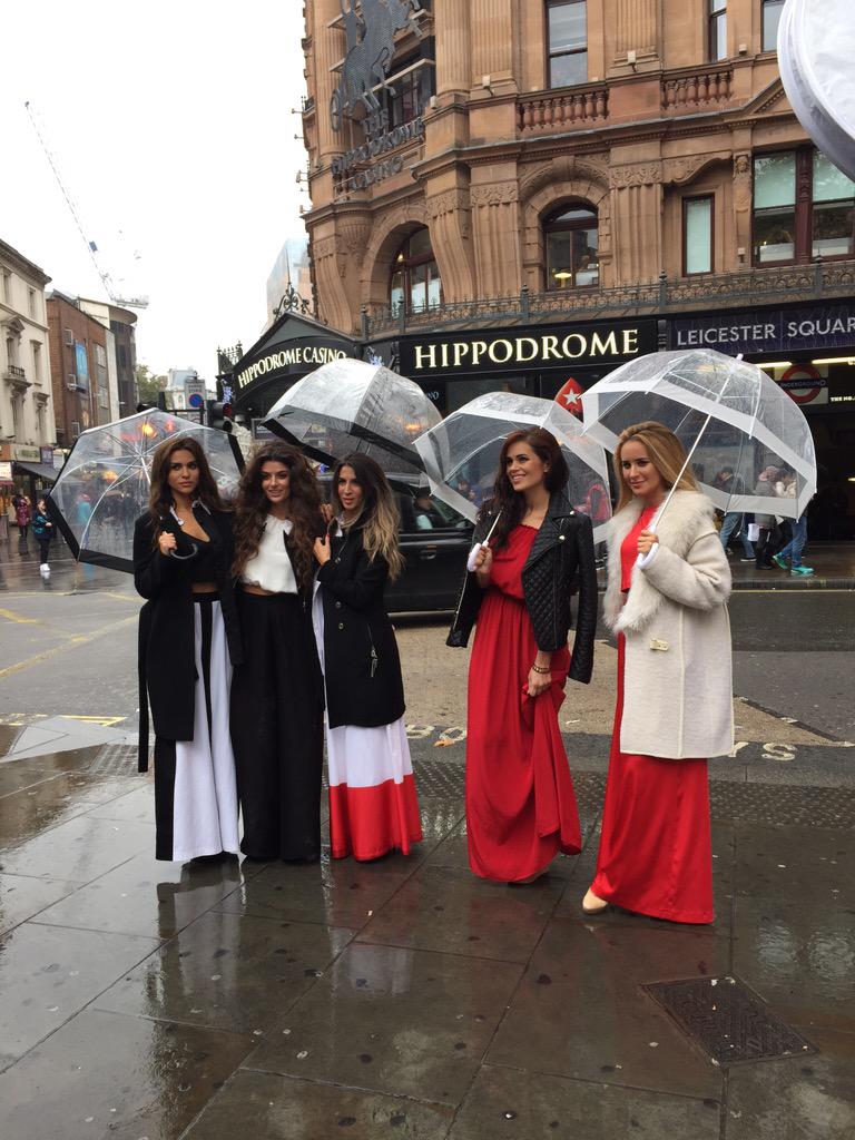 startafashionco's tweet photo. Quick coffee break at #FashionWeekDayOut with @BasharatyanV @fixagents. See you at #PicadillyCircus at 3pm! #LFW http://t.co/FxSdAJbbeg