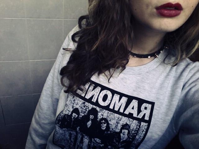 negative_creep4's tweet photo. Got a new Ramones sweater! Love them. @RamonesOfficial #Ramones #sweater #punk #metalhead #PunkRock #punkgirl http://t.co/sbTp7sShf0