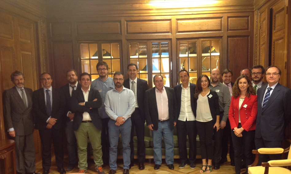 sorayapa's tweet photo. Gran encuentro hoy en el @Congreso_Es entre empresas tecnológicas españolas y diputados cc @JaviPuente_PP  @ildepg http://t.co/zS60UwfNdp