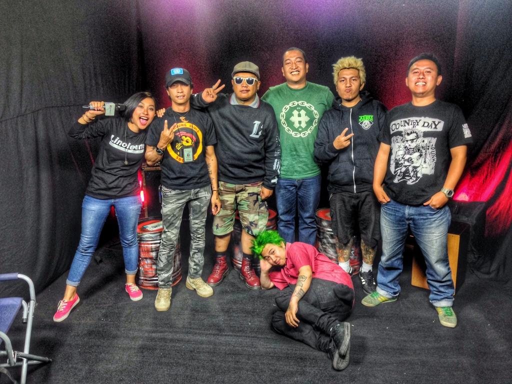 Done! We and @thebuux Taping video for Ziggie Wiggy <a href="/ZGWGKOMPASTV/">ziggie wiggy</a> <a href="/Lingga_47kg/">Lingga</a> <a href="/KompasTV/">KOMPAS TV</a> thx you...!! See a