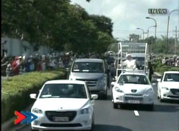 .<a href="/Pontifex_es/">Papa León XIV</a> recorre calles de #Holguin. #ElPapaEnCuba. bit.ly/1L0z0e3