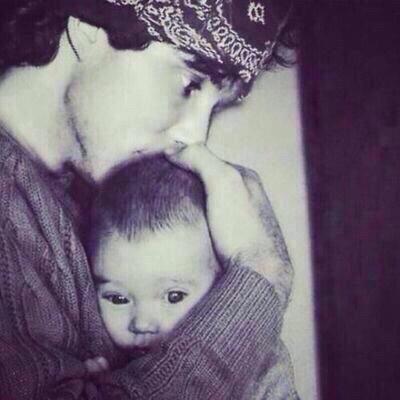 5SCS_Smut's tweet photo. Daddy #Ashtun #CuteSCS http://t.co/w5Ew1WEegc