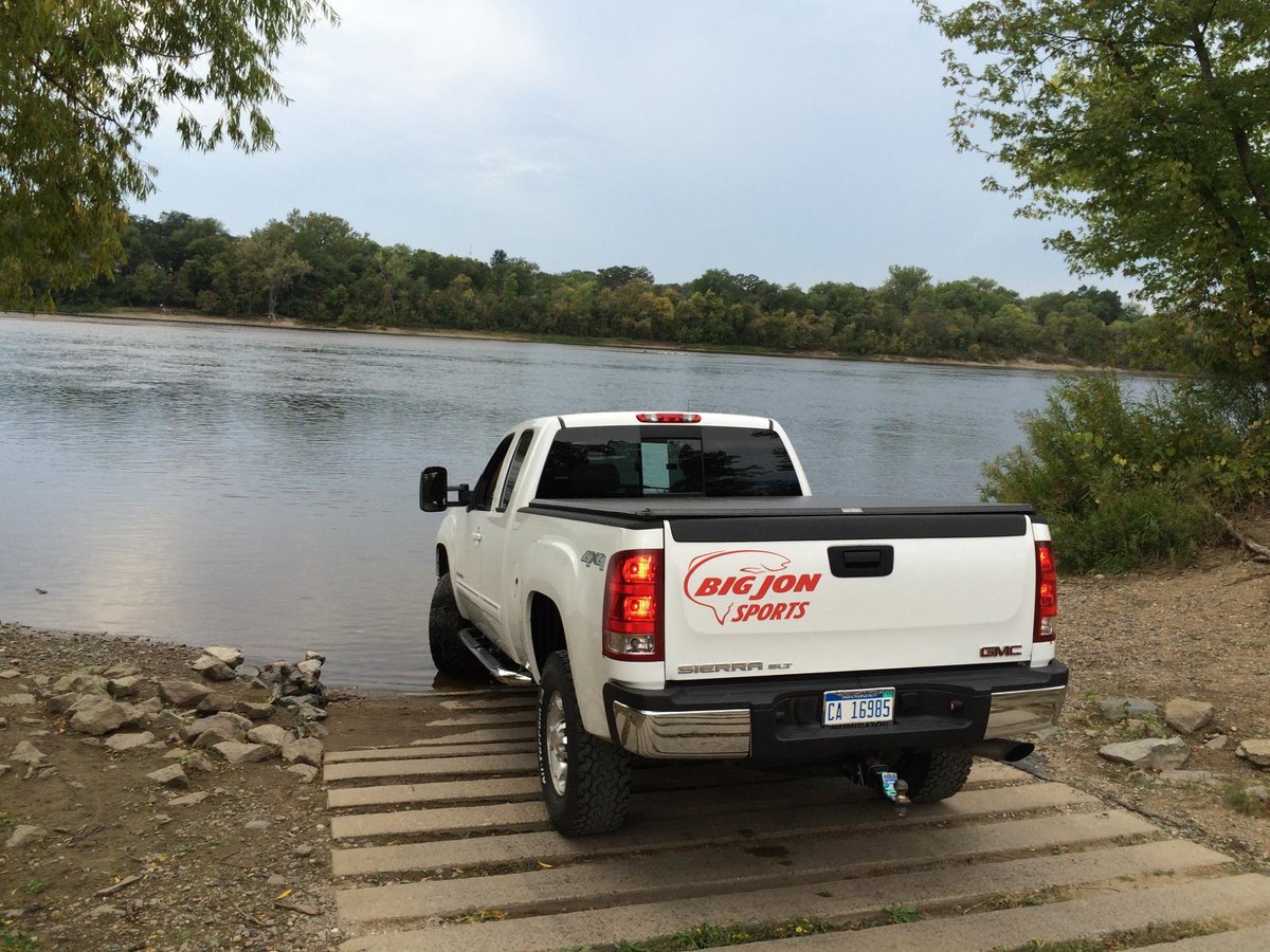 FishBigJon's tweet photo. Big Jon Sports visits the mighty Mississippi ! http://t.co/UeM3F3ew7X