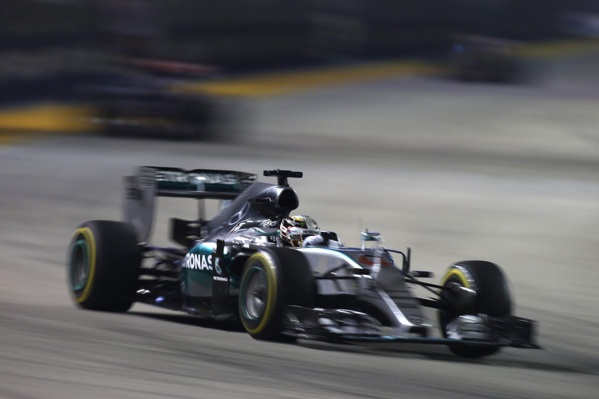 MercedesAMGF1's tweet photo. "I was feeling good and my pace was really strong when I started to lose power..." #LH44 #F1 #SingaporeGP http://t.co/JBTBsLcUbD
