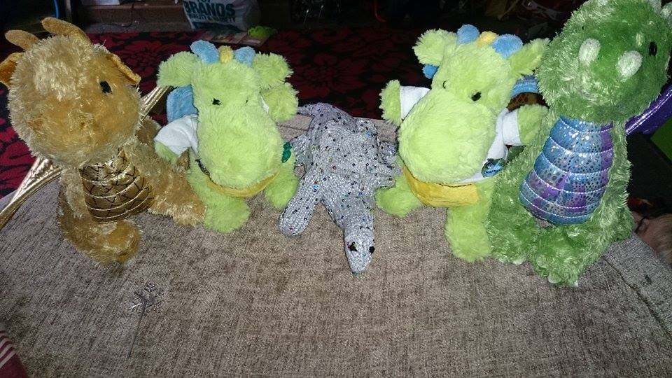 Many thanks to Catherine for sending in her knitted dragons photo! :) #GGD15 @GoGoDragons2015