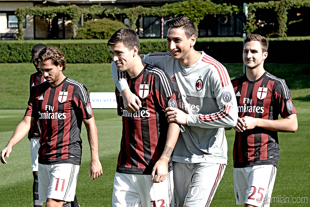 acmilan's tweet photo. Check-out all the backstage pics from the 2015/16 official team photo shoot! http://t.co/M2G5EAQi26 #weareacmilan http://t.co/7EEfbisNok