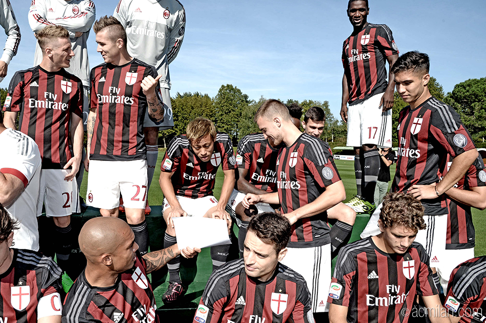 acmilan's tweet photo. Check-out all the backstage pics from the 2015/16 official team photo shoot! http://t.co/M2G5EAQi26 #weareacmilan http://t.co/7EEfbisNok