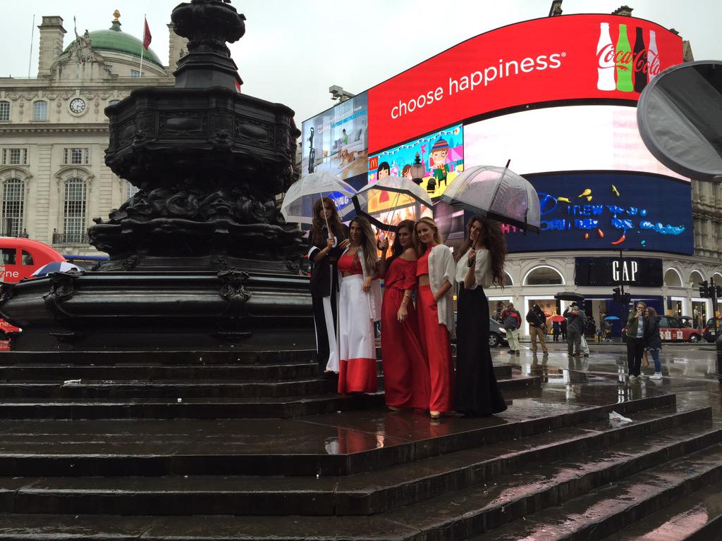 startafashionco's tweet photo. Location 3, Piccadilly Circus! #FashionWeekDayOut @fixagents @BasharatyanV #lfw http://t.co/5JizCG1wJP