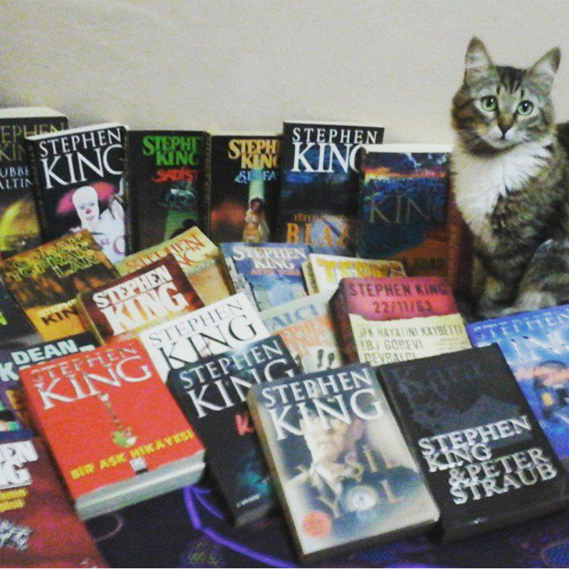 Stephen King we love you so much the best writer of my life. Happy Birthday Biz korkmay senden ö rendik 