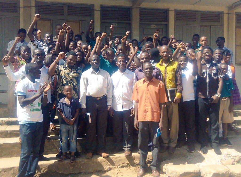 Joshua_Mantey's tweet photo. #TeachingComputerBasics #NVDay15 #CapeCoast #TeogGh #Duakor #morevim http://t.co/RfPlUOvRbN