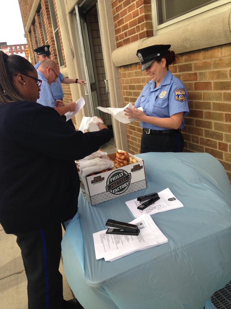 PPD06Dist's tweet photo. In honor of international peace day, 6th District CRO team handing out "pretzels for peace". #6thDist... http://t.co/NhEt8Rmz7s