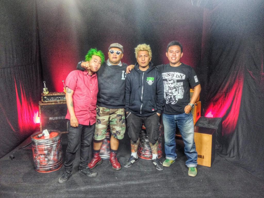 Mau tau <a href="/HARIGENERASI/">LINE @harigenerasi</a> &amp; @thebuux tayang kapan di ZIGGIE WIGGY!!? follow dan mention ke <a href="/ZGWGKOMPASTV/">ziggie wiggy</a> cc: <a href="/Lingga_47kg/">Lingga</a>