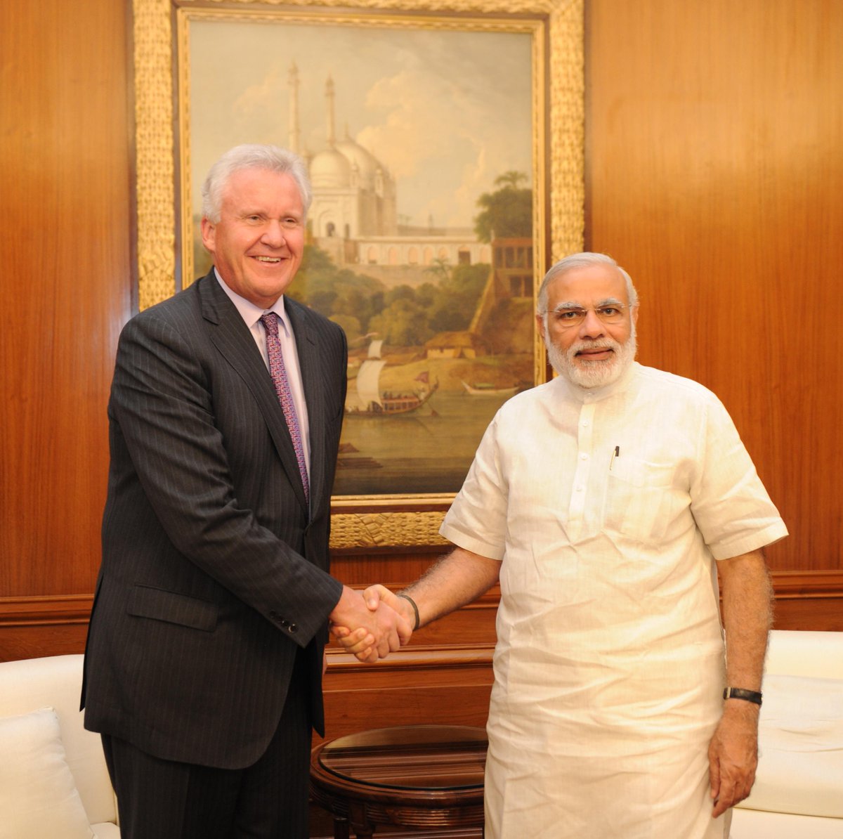 PMOIndia's tweet photo. Mr. Jeffrey R. Immelt, Global Chairman and CEO of @generalelectric met the Prime Minister. http://t.co/5MlEfg9LR4