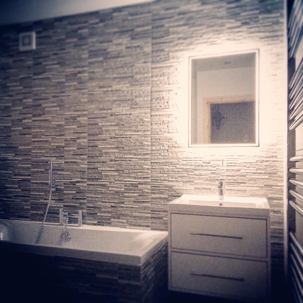 Timothy_Horn's tweet photo. Finally... I'm In @CatrinaLouise_!!! π #1stBath #NewBathroom http://t.co/CDM02osDiq