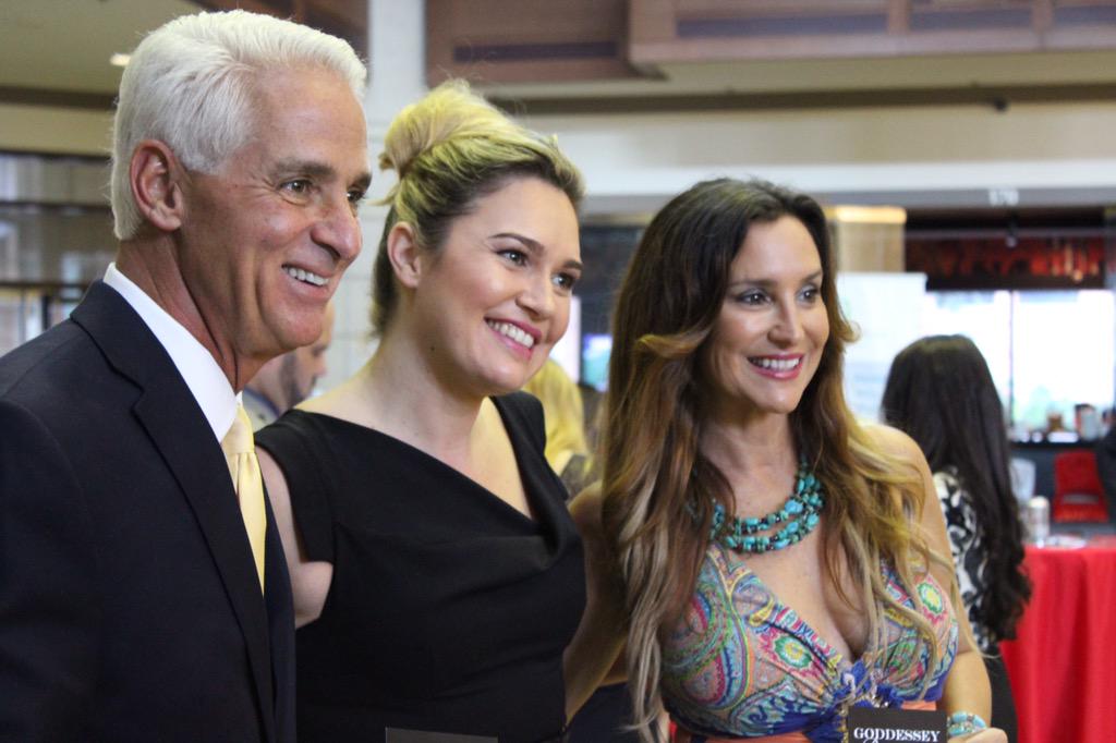 goddesseyxo's tweet photo. Candid from #SPAFW with the #GoddesseyGang #Cristastic http://t.co/sNgcTwtZyY