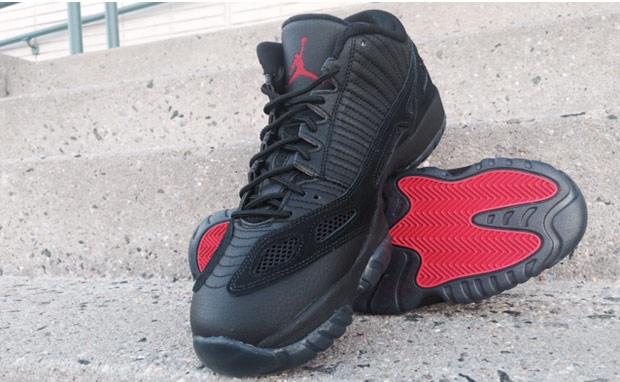 spa_number06's tweet photo. Retro 11 Low "True Red" drops 9/26 #jimmyjazz #jordan #retro11 I my blog: http://t.co/rdOit3e2Sd photo cred: me http://t.co/XmwCz1I1dy