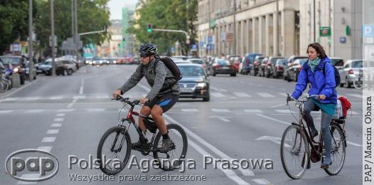 papfoto's tweet photo. http://t.co/HJtcKQ69nG: W Warszawskim Śródmieściu powstanie strefa tempo 30 http://t.co/pDi5r0koJS