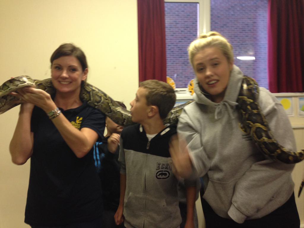 RachelTeam66's tweet photo. Me being brave and taking one for the @Team66_ @cornforthhouse Thank you @CrazyCreatures2 http://t.co/reZPZW3F1z