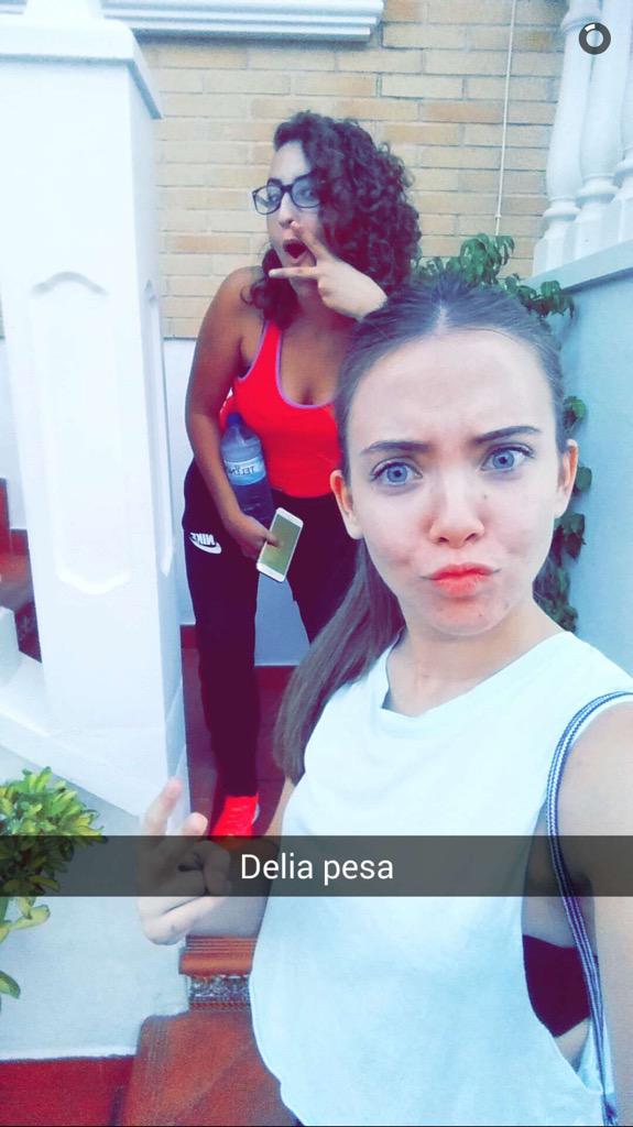 Deliciuus_99's tweet photo. Claudia acuérdate de este día, porque va a ser el último que vayamos con estas caras de felicidad 😂😂 @Clau_mg8 http://t.co/8bWZ7SvUYw
