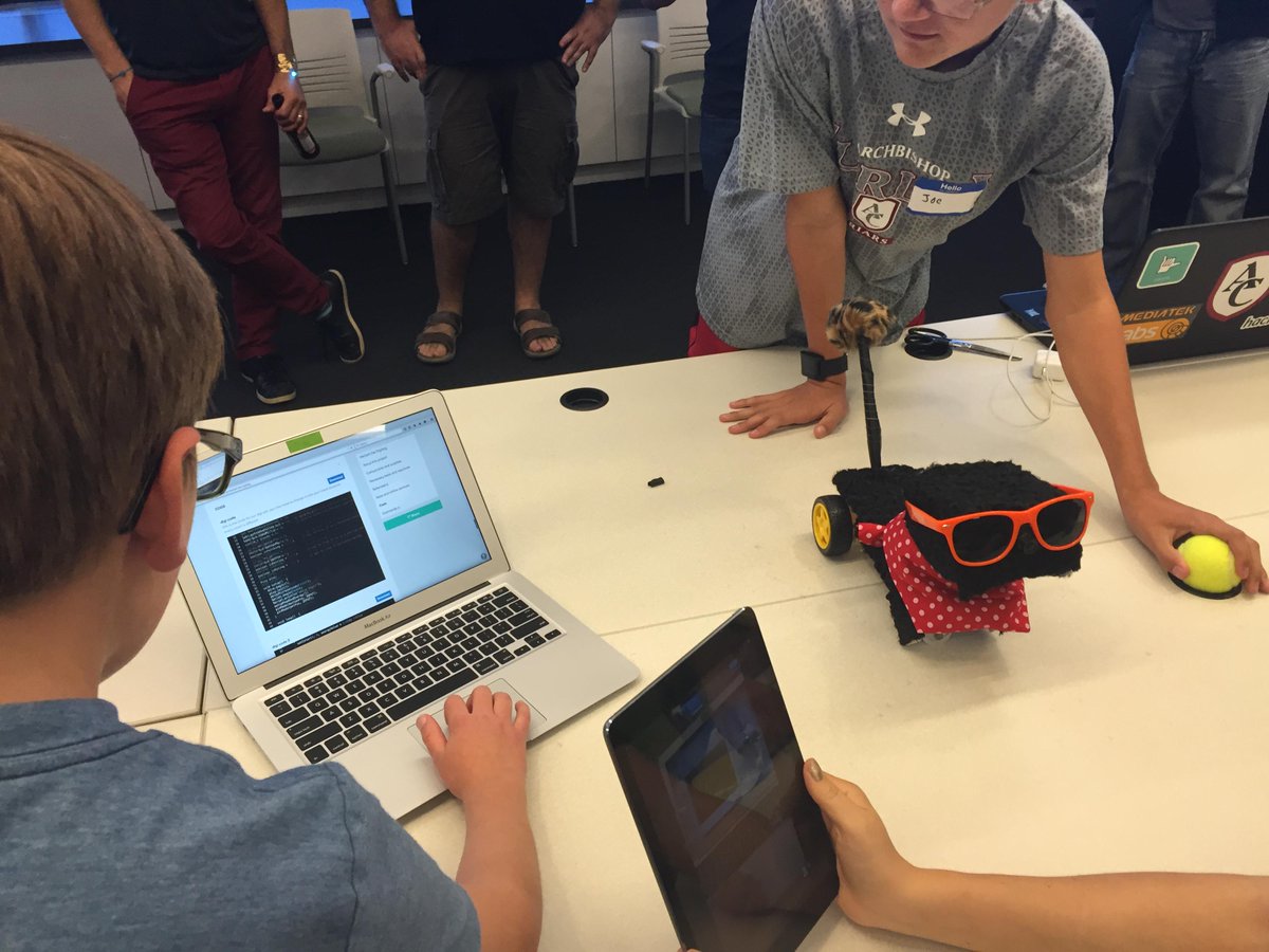 TenayaHurst's tweet image. @hacksterio @Microsoft #HardwareWeekend #Arduweenie Beyond impressed by the D.C. #HACKERS C you soon @USAScienceFest