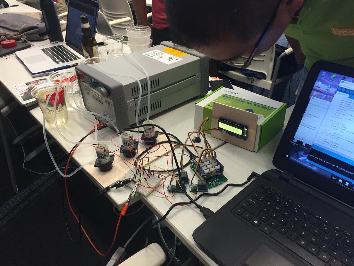 TenayaHurst's tweet image. @hacksterio @Microsoft #HardwareWeekend #Arduweenie Beyond impressed by the D.C. #HACKERS C you soon @USAScienceFest