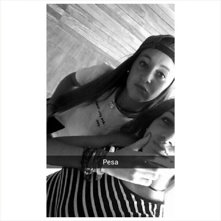 MiniForni's tweet photo. "@lunadiazp: Pta fea! Q te quiero @MiniForni http://t.co/C9XZJVyX7X" te quiero de aqui a ya sabes donde 💘🌙