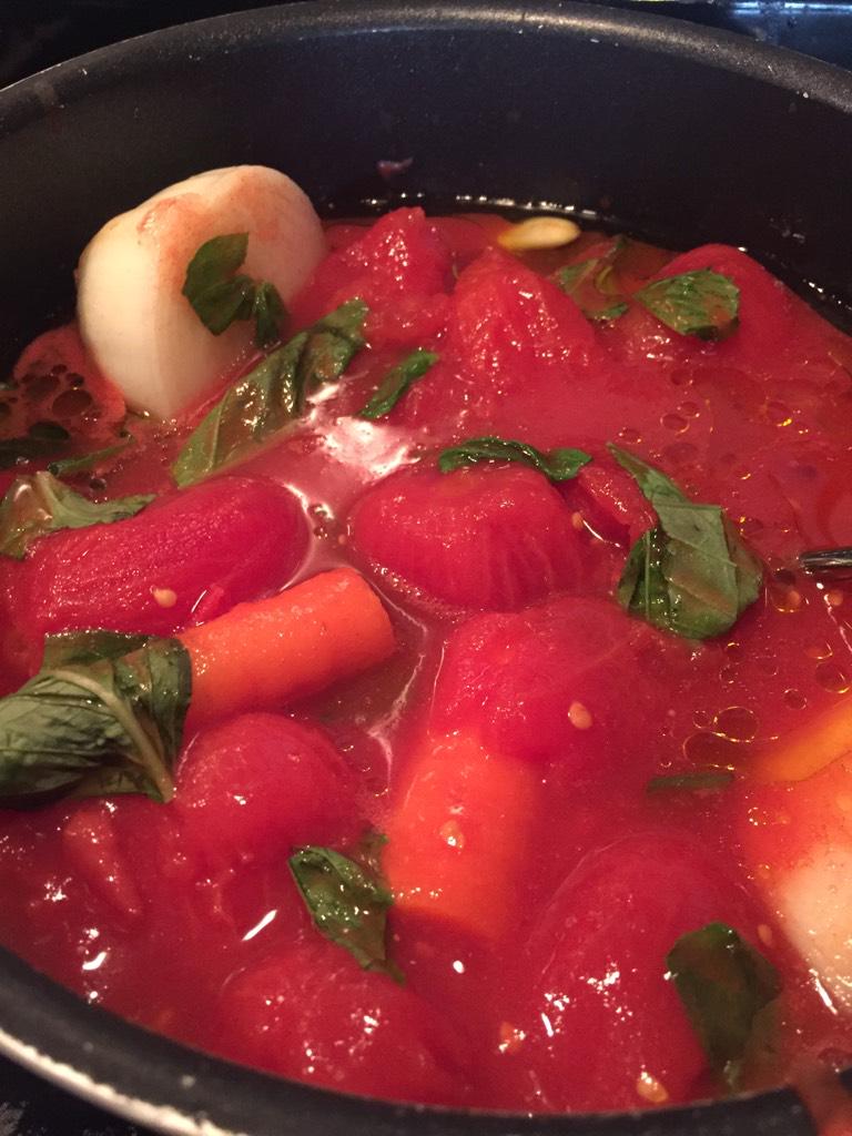 julesmarie26's tweet photo. These Italian beauties are always stewing on my stove..year round
#theygowithsomanythings #extrabasil http://t.co/pjNovevXfR