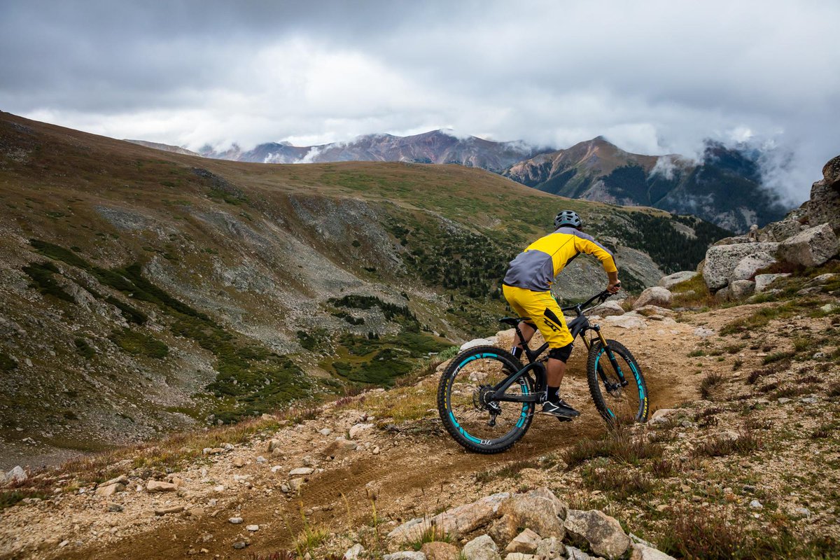 YetiCycles's tweet photo. As the weather cools the Jasper Short with longer length provides a rider with extra coverage http://t.co/6lq6mDuko7 http://t.co/ZTQit1vmhG