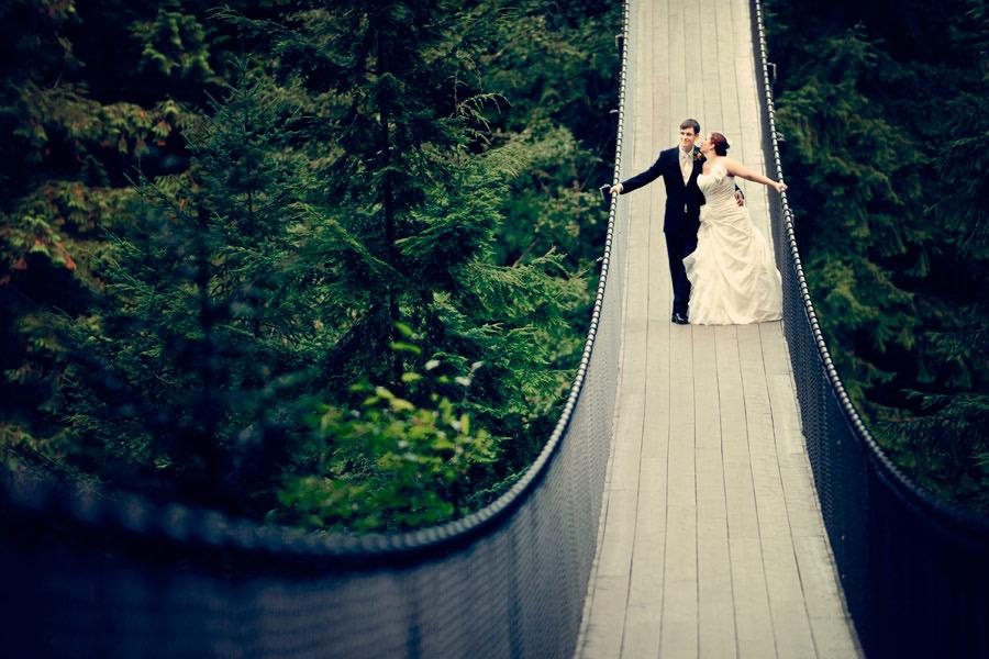 CompellingPics's tweet photo. Capilano Suspension Bridge, Vancouver, British Columbia http://t.co/IjomRsPOMm