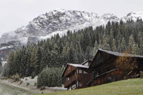 neveitalia's tweet photo. Autunno in arrivo. Mercoledì 23 settembre la prima neve sotto i 2000 m. #meteo… http://t.co/tRgBb2c81M http://t.co/3JNf8xRTUj