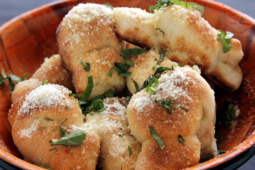 TonySaccos's tweet photo. Our Garlic Rotolis are oven-baked knots with an olive oil blend of garlic, Romano cheese and basil. Amazing! http://t.co/ucBEdPQIFT
