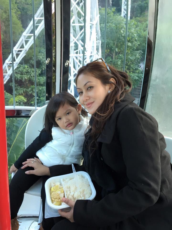 AnnieChic's tweet photo. #GoDiscover travel with my beautiful baby #selfreward #KampusKompasTV @simPATI http://t.co/KnGvwjBqNk