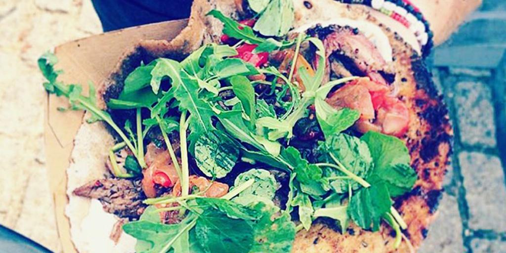 SeaContainers_'s tweet photo. The Smoked Lamb Flatbread which @SeamusMullen created for #Meatopia2015 is available all this week in Sea Containers http://t.co/mSh3Eou2xc