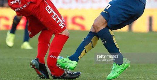 NicoFilomeno's tweet photo. A Muñoz le dieron 5 fechas de suspensión y a Tevez ni amarilla. ¿Cuál es la diferencia? La camiseta y el nombre. http://t.co/eKUvh8wKba