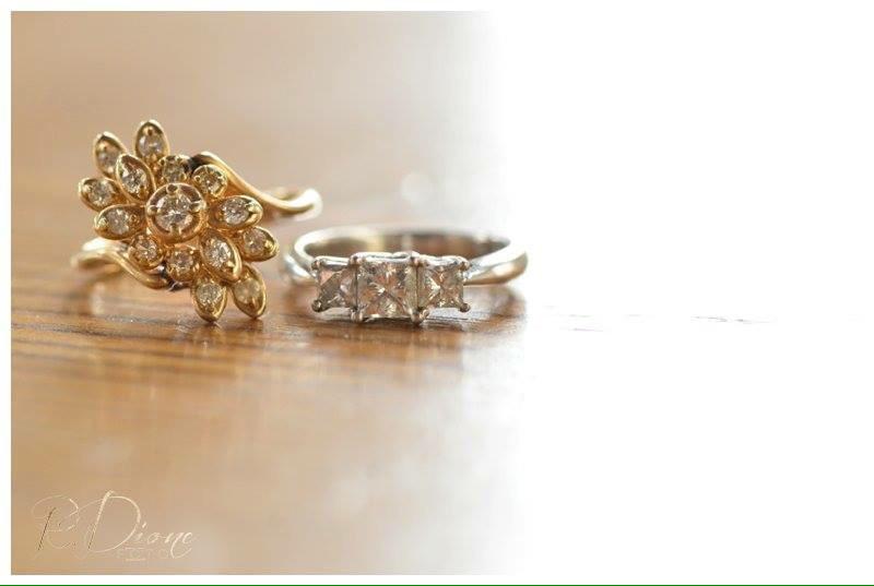 MsRDione's tweet photo. She wore her mother's ring...📷💕📷💍

#SomethingBorrowed #RDioneFoto #WeddingSeason #Rings http://t.co/2dy5J5uoWl