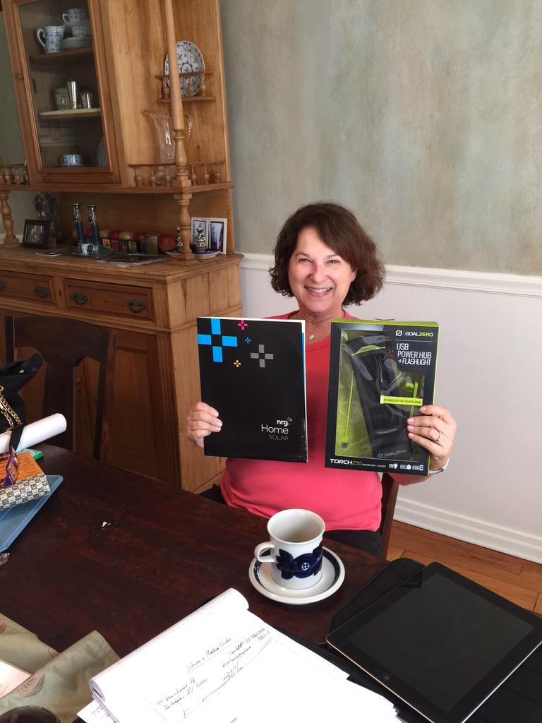 markhaddad7's tweet photo. Mrs. Gordon in Hartsdale super excited  about going #solar with #NRGHome !!!
#NrgHappyFaces http://t.co/gMjkziMhme