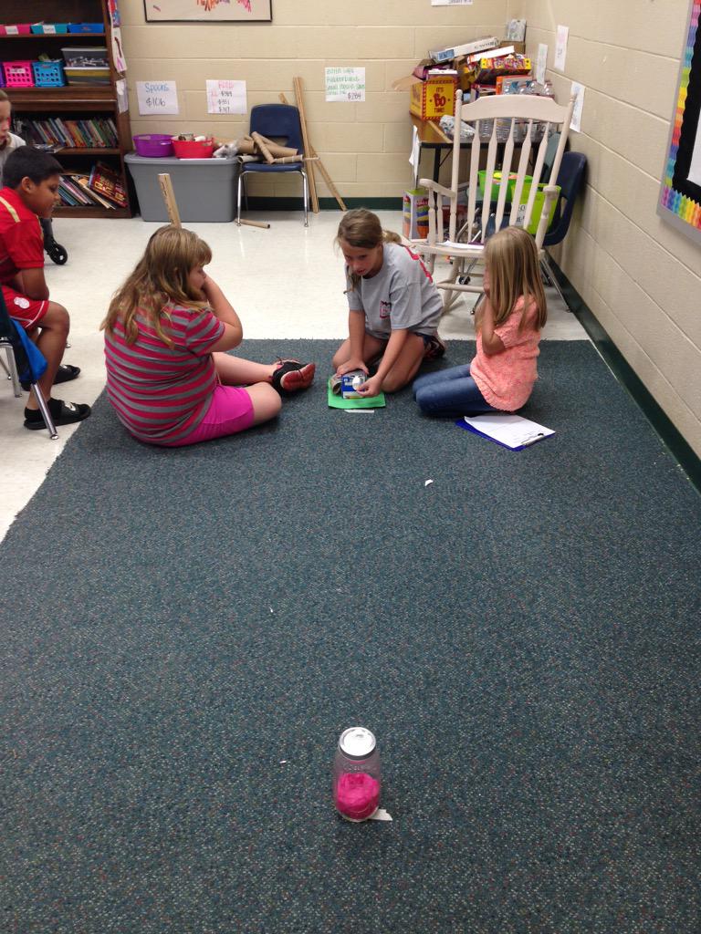 ThompsonTechies's tweet image. How can we shoot it differently to make it hit our target?! #stem #focusproblem