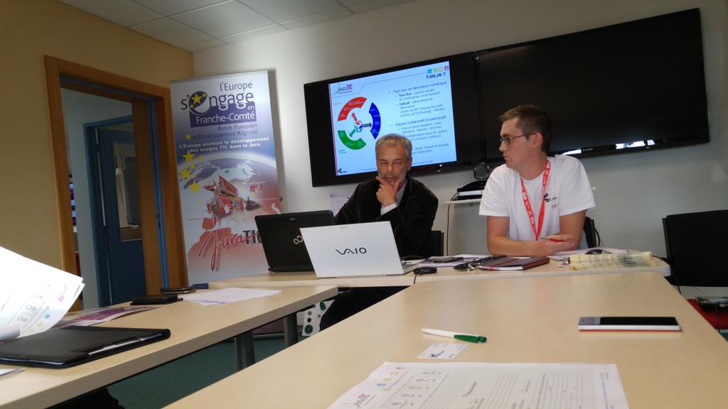 Reyrog's tweet photo. @fablabiki en direct de @juratic  #Jura présentation des  #Fablabs par @IKi_Share délégué général fablabs BGFC http://t.co/40q81XsFov
