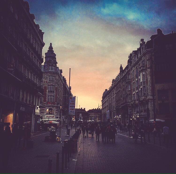 Dehwille's tweet photo. "C'est moche Lille" oui oui http://t.co/cyrDDnoNwD