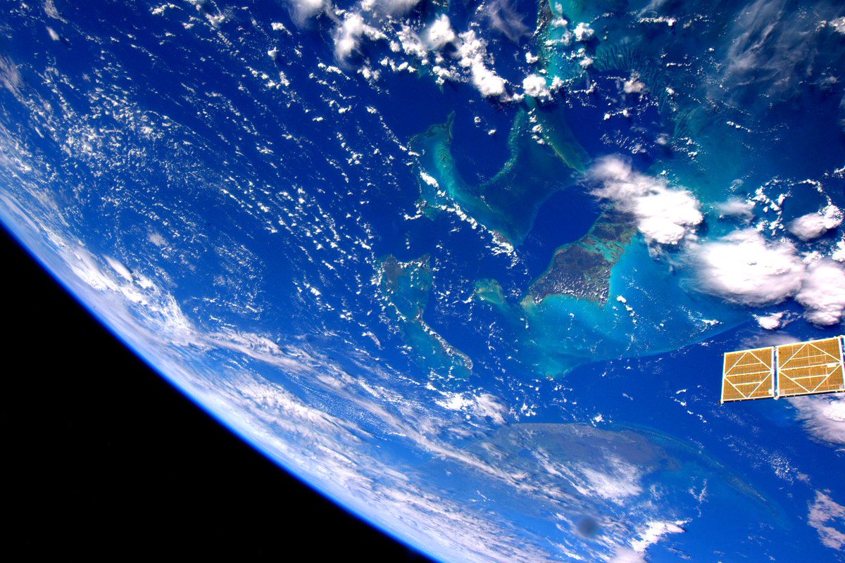StationCDRKelly tweet picture