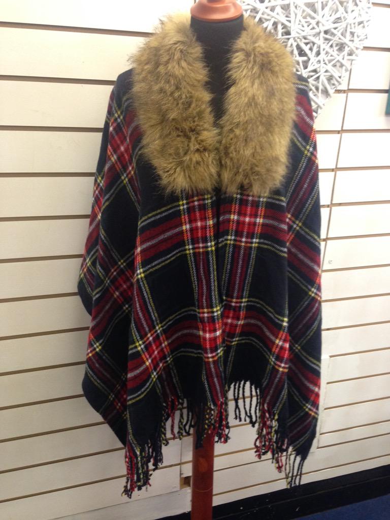 _MJBoutique's tweet photo. Fur collar capes! £17.50 http://t.co/1PhllaWLsc