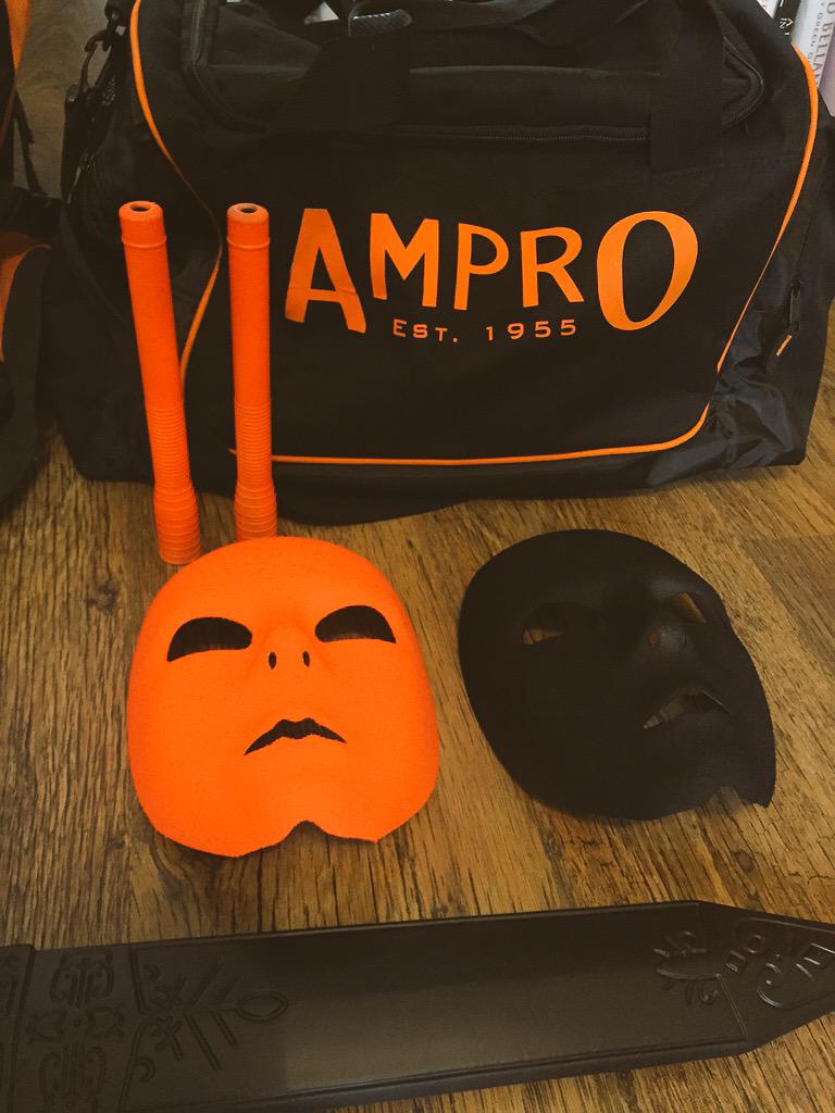 Skipping_Ninja's tweet photo. When this is admin @amproboxing #ultravioletlive2 @turno_ Ninja Meditation #teamampro #amprolondon #feetofflames http://t.co/Sijsn5QgSl