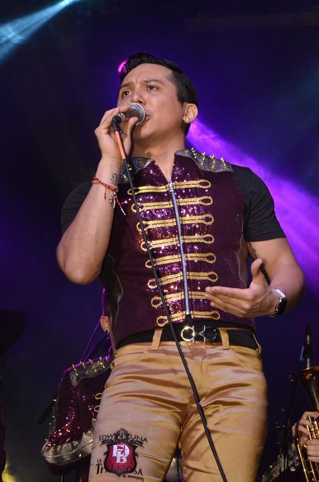 Remex_Music's tweet photo. Éxito total de @edwintrakalosa y @bandatrakalosa en sus presentaciones en @AragonBallroom y Volkan #Chicago http://t.co/mOBMgtuH8L