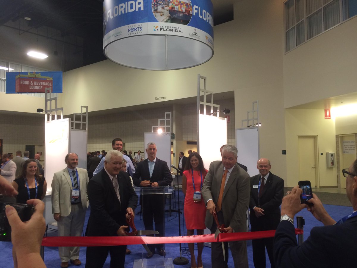 SelectFLA's tweet photo. Secretary of Commerce Bill Johnson was on hand to open #Florida booth @IntermodalEXPO. #Logistics #IntermodalEXPO15 http://t.co/30sMec9pV9