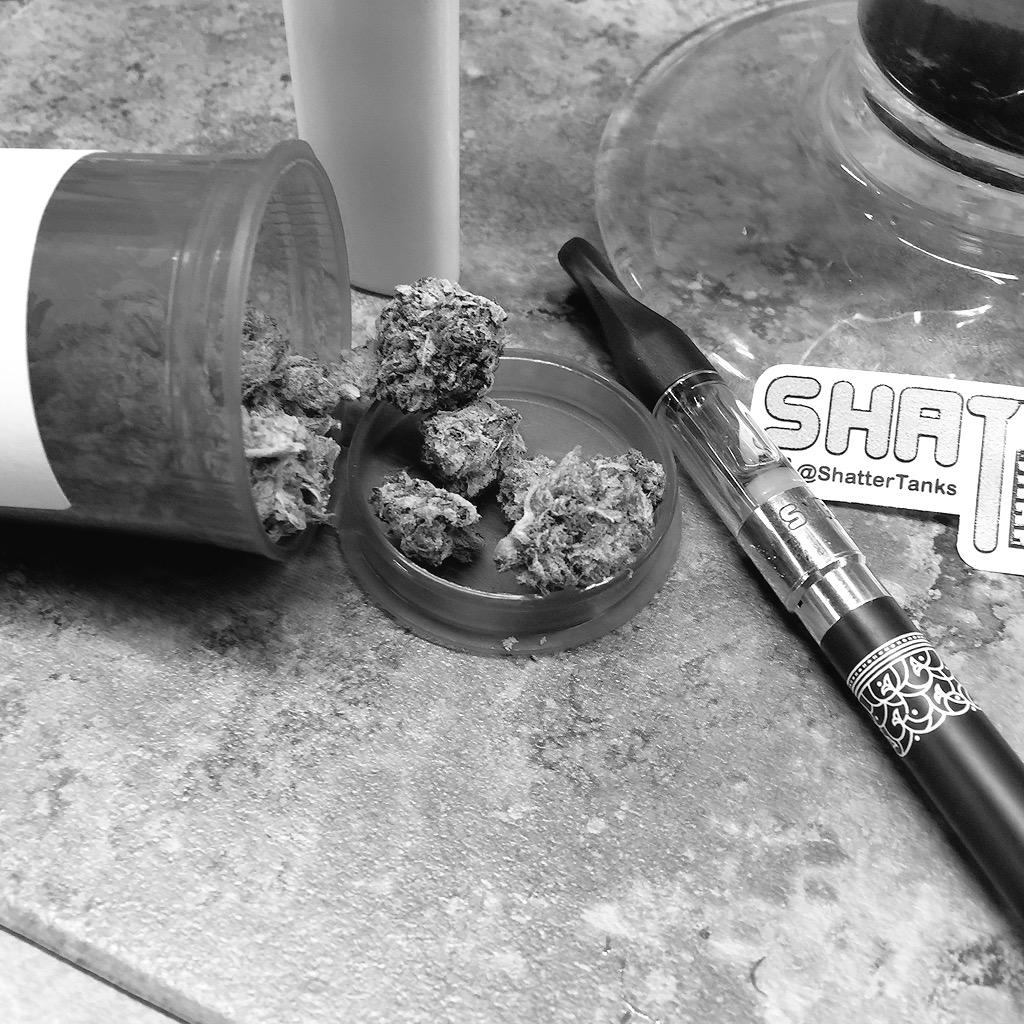 PavoPacific's tweet photo. Good morning #centralcoast patients, let's get the day going with a little #wakeandbake #Afgoo #shattertanks http://t.co/or1x3aPmvi